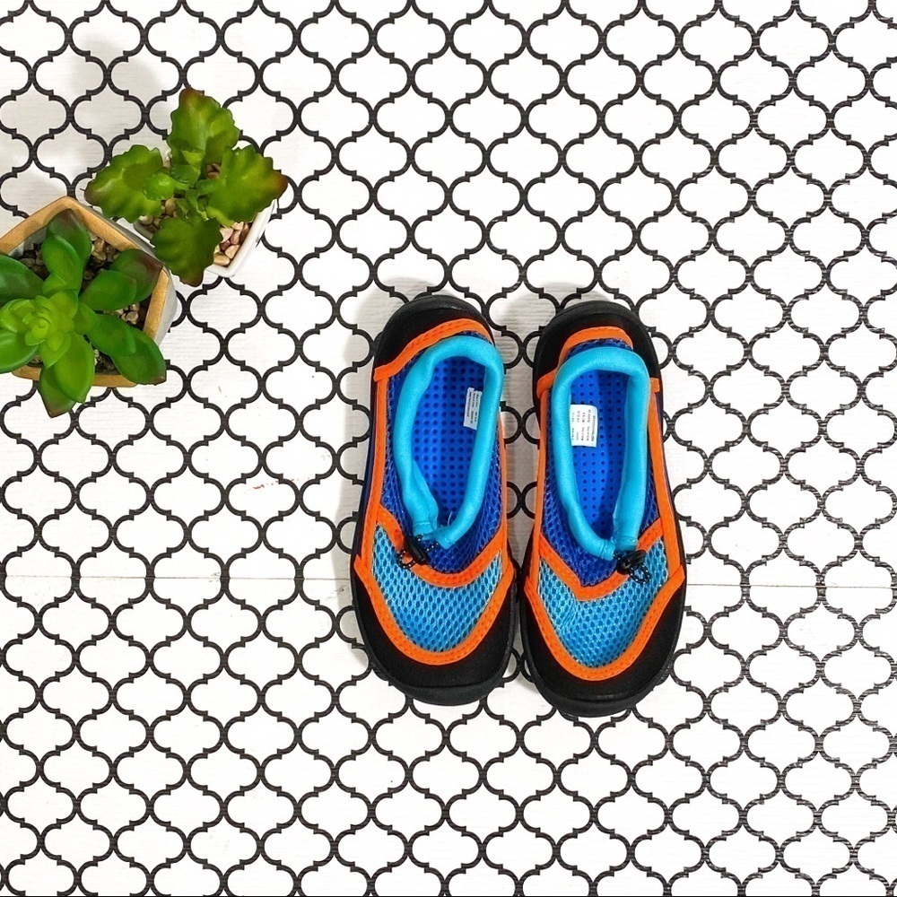 Wonder Nation water shoes